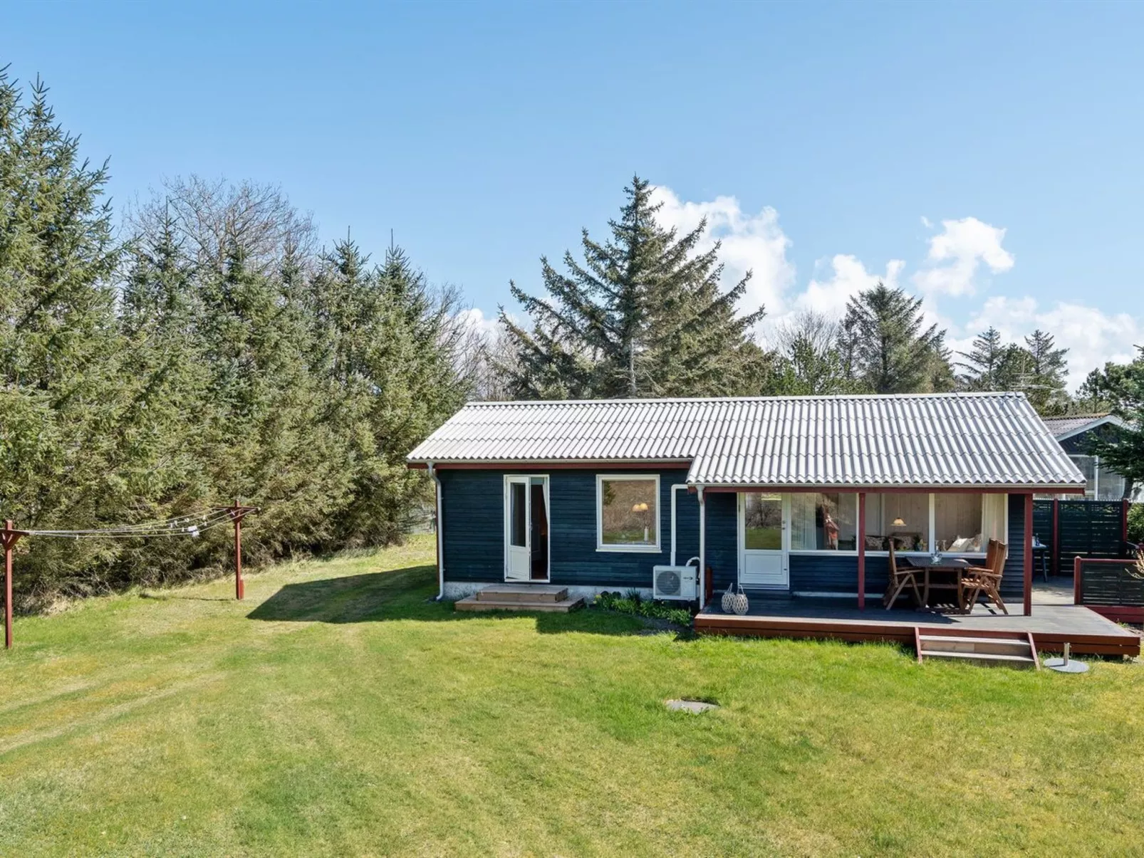 "Josefiina" - 450m to the fjord-Outside