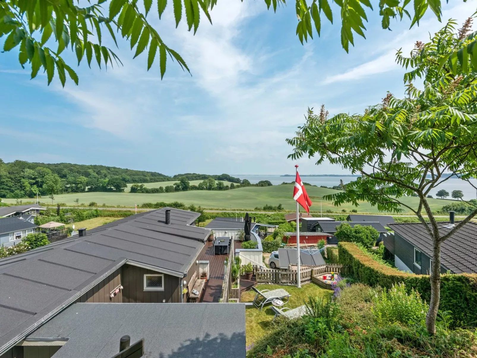 "Haraldina" - 350m to the fjord-Outside