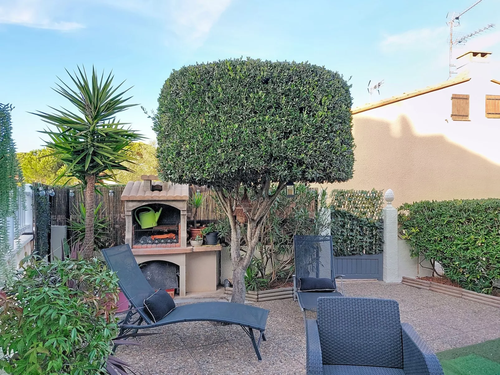 Les Amandines-Draußen