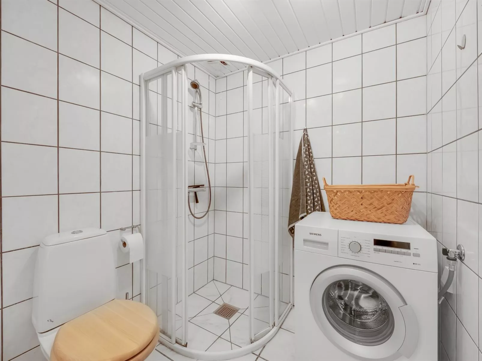 "Sunaj" -  from the sea-Drinnen