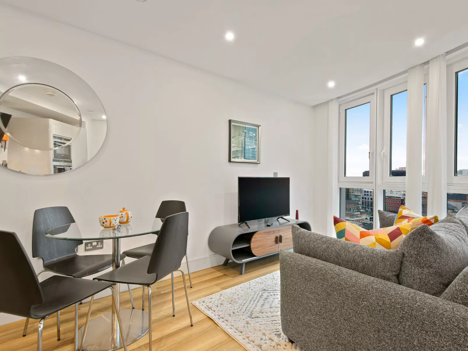 Altitude Point-Drinnen