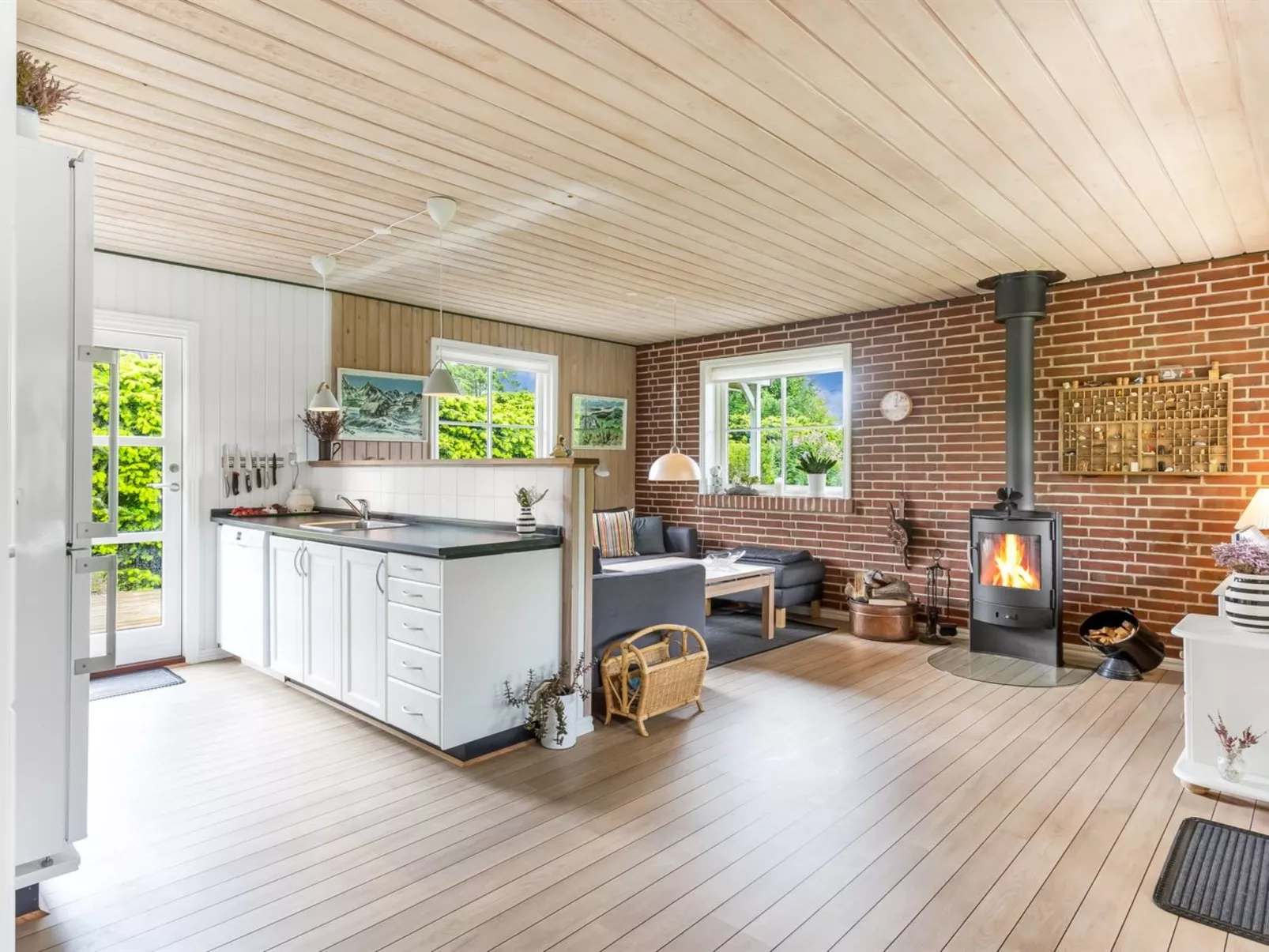 "Esalina" -  from the sea-Inside