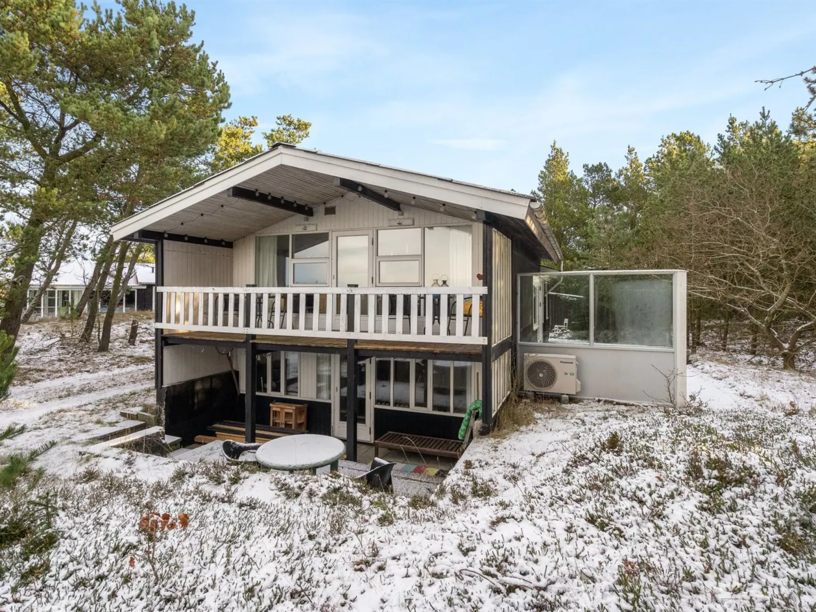 "Freda" - 100m to the fjord-Outside