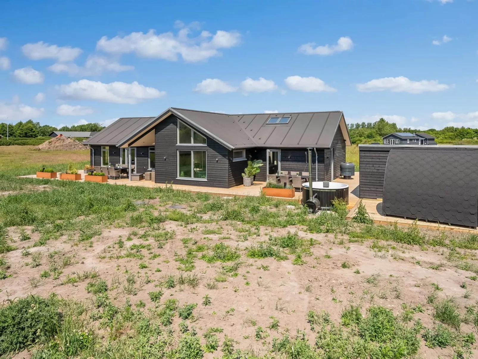 "Måns" - 500m to the fjord-Outside