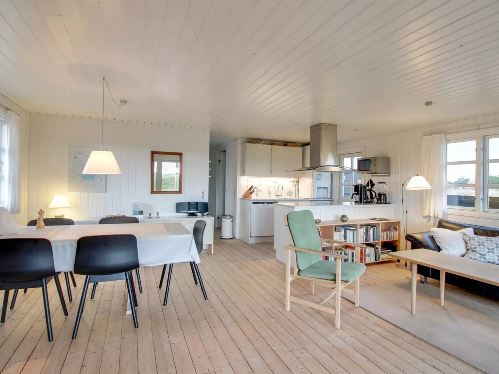 "Eikka" - 600m from the sea-Drinnen