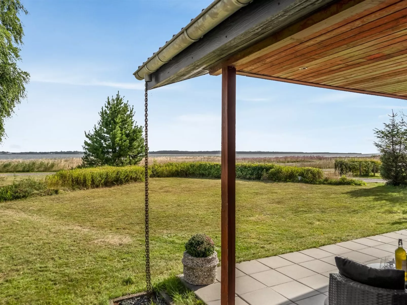 "Tayana" - 75m to the fjord-Draußen