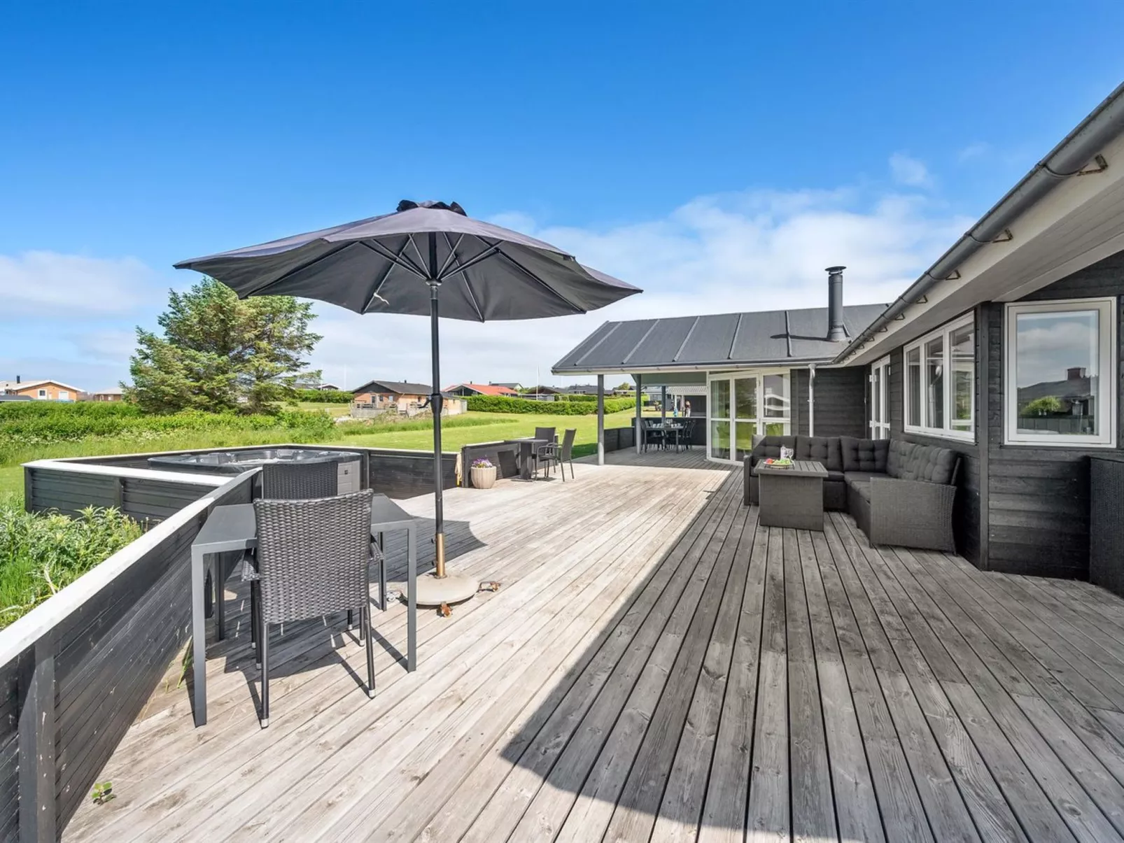 "Nahel" - 150m to the fjord-Outside