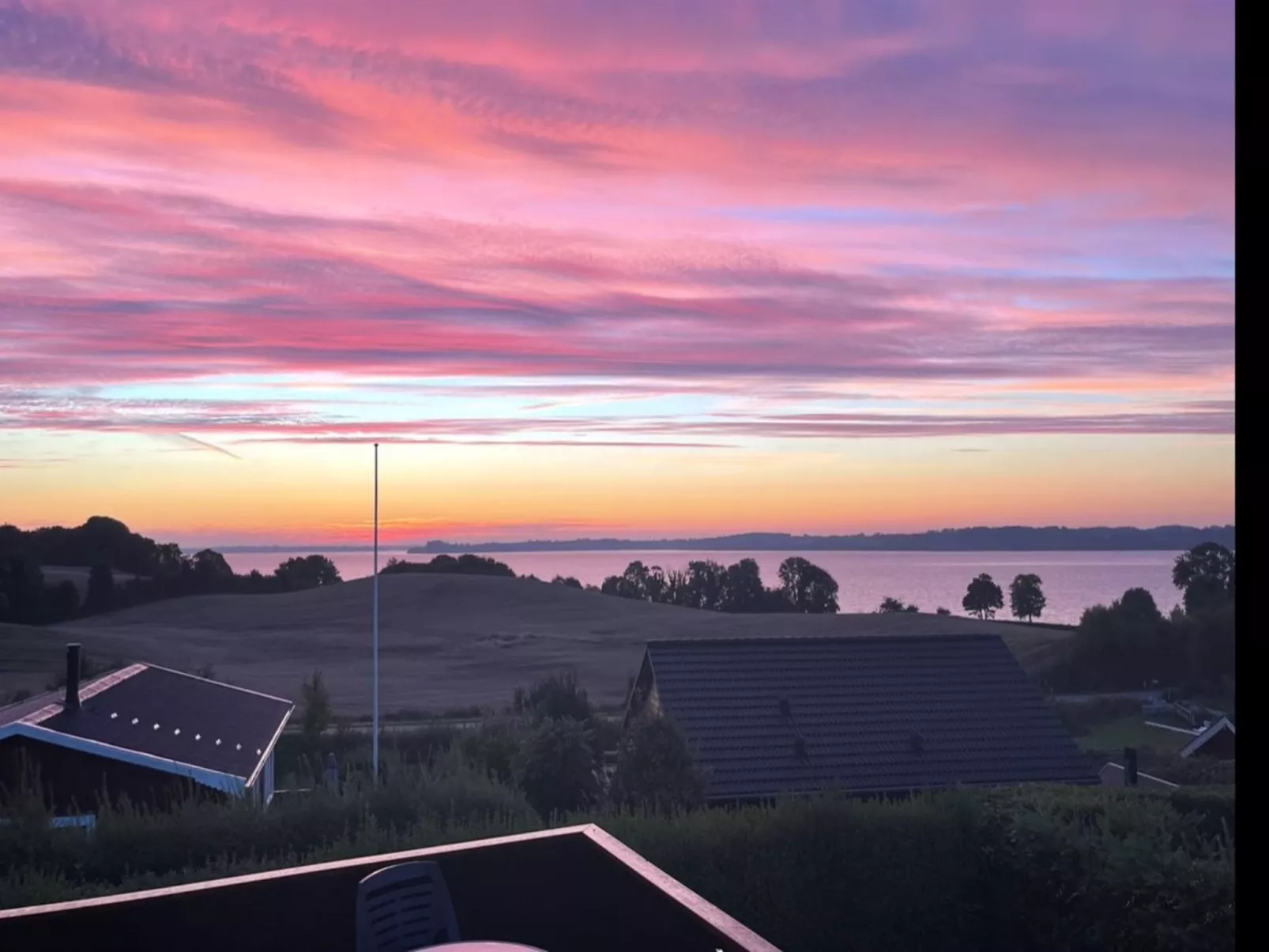 "Axeln" - 300m to the fjord-Outside