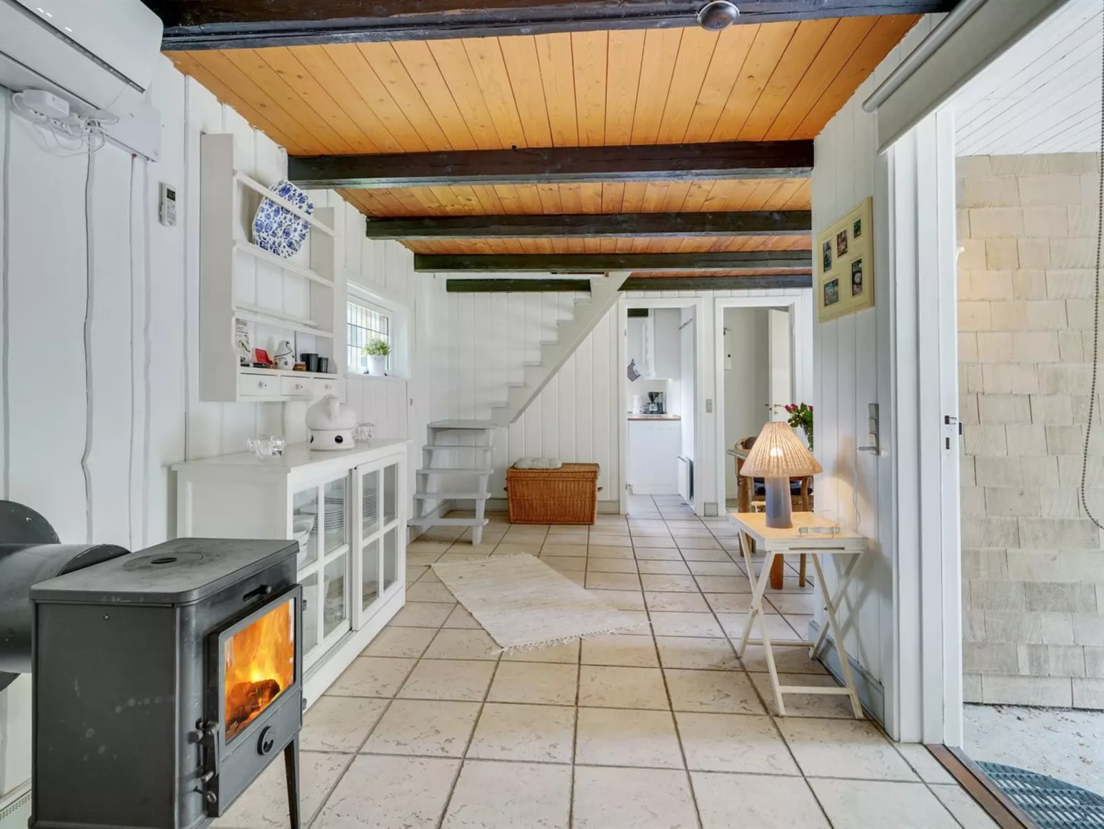 "Vemund" - 750m from the sea-Drinnen