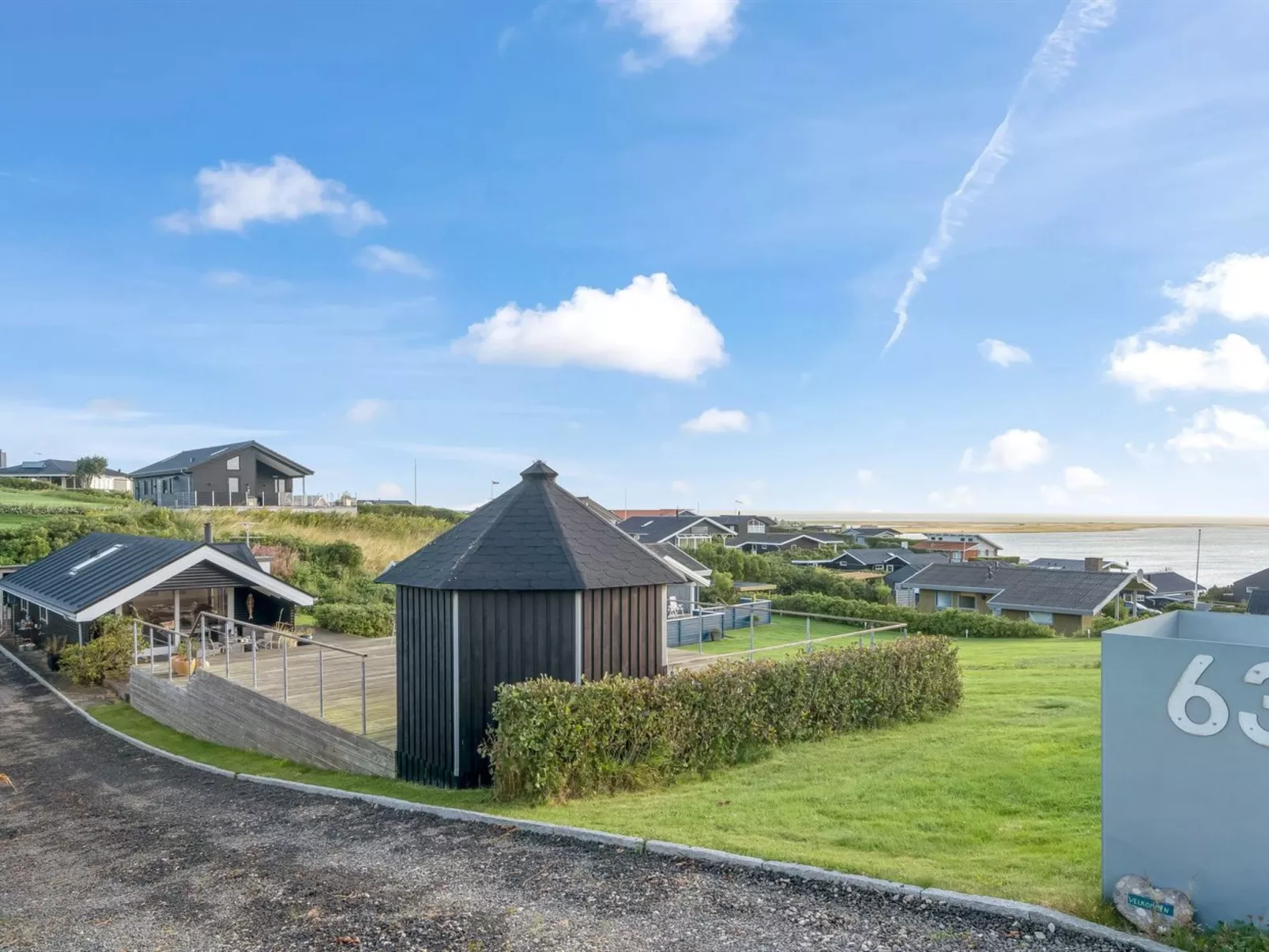 "Aksinja" - 250m to the fjord-Outside