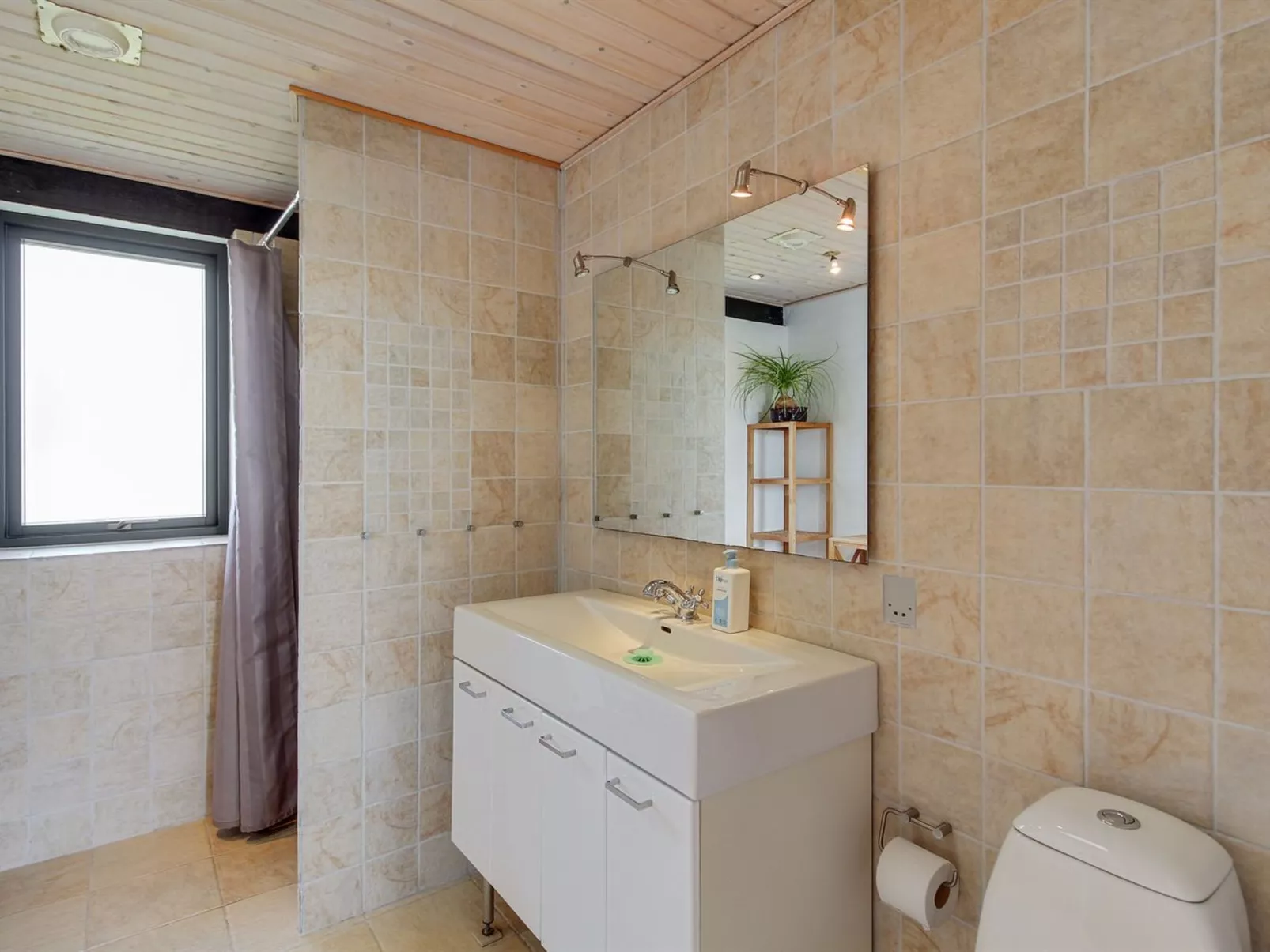 "Kiowa" - 100m from the sea-Dedans