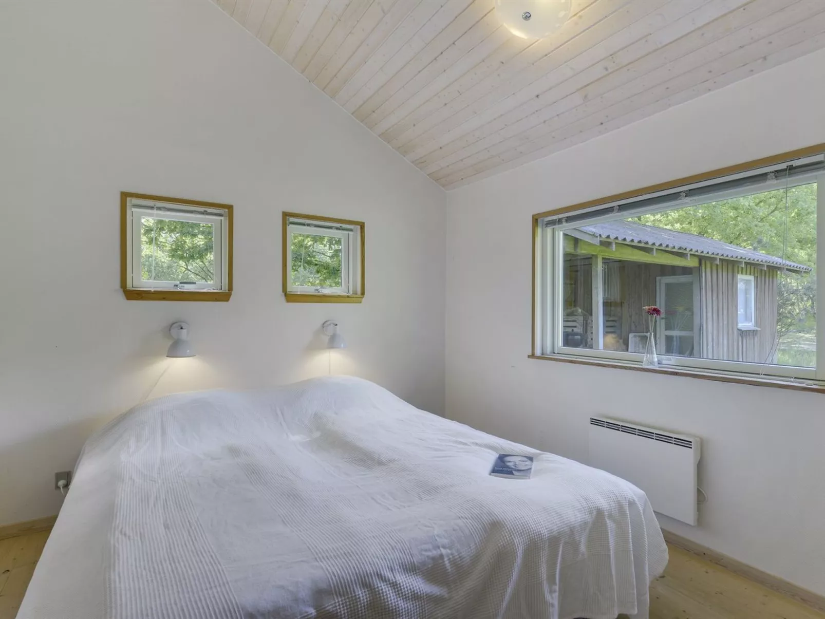 "Tydulf" - 34km from the sea-Inside