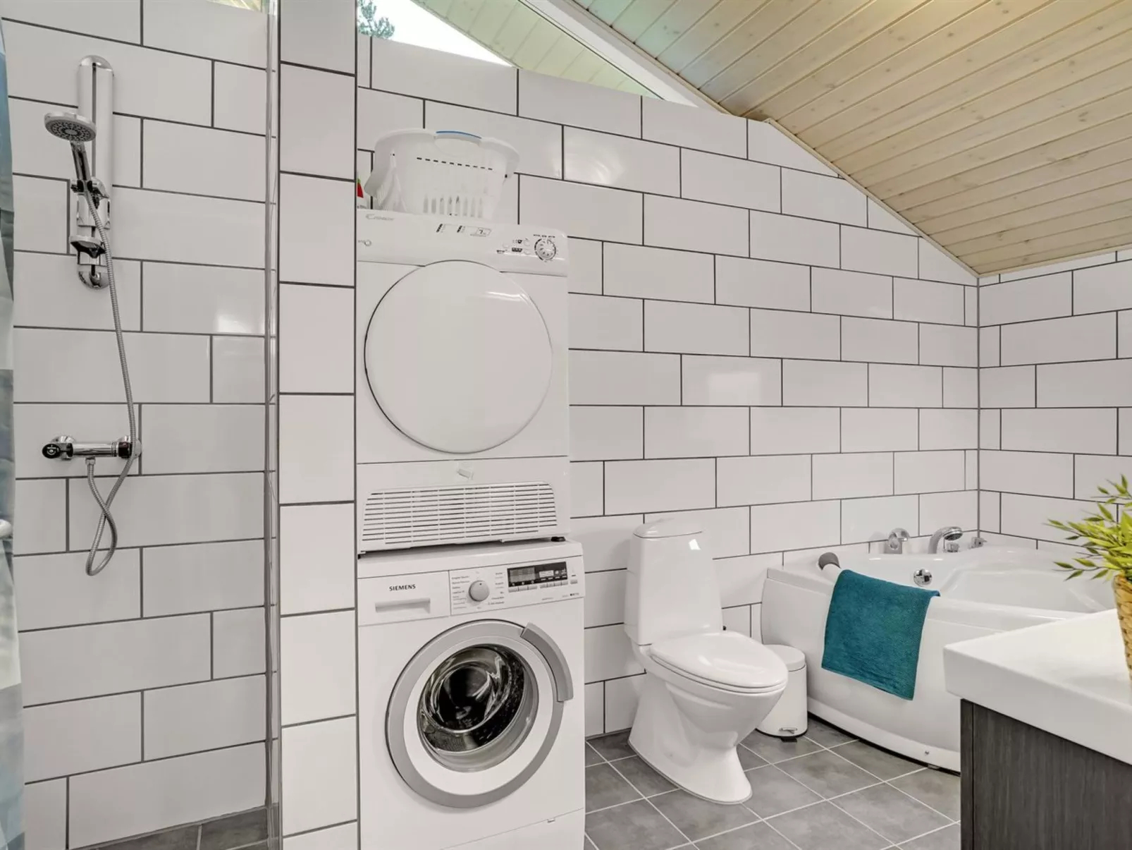 "Ayen" - 1.5km from the sea-Dedans