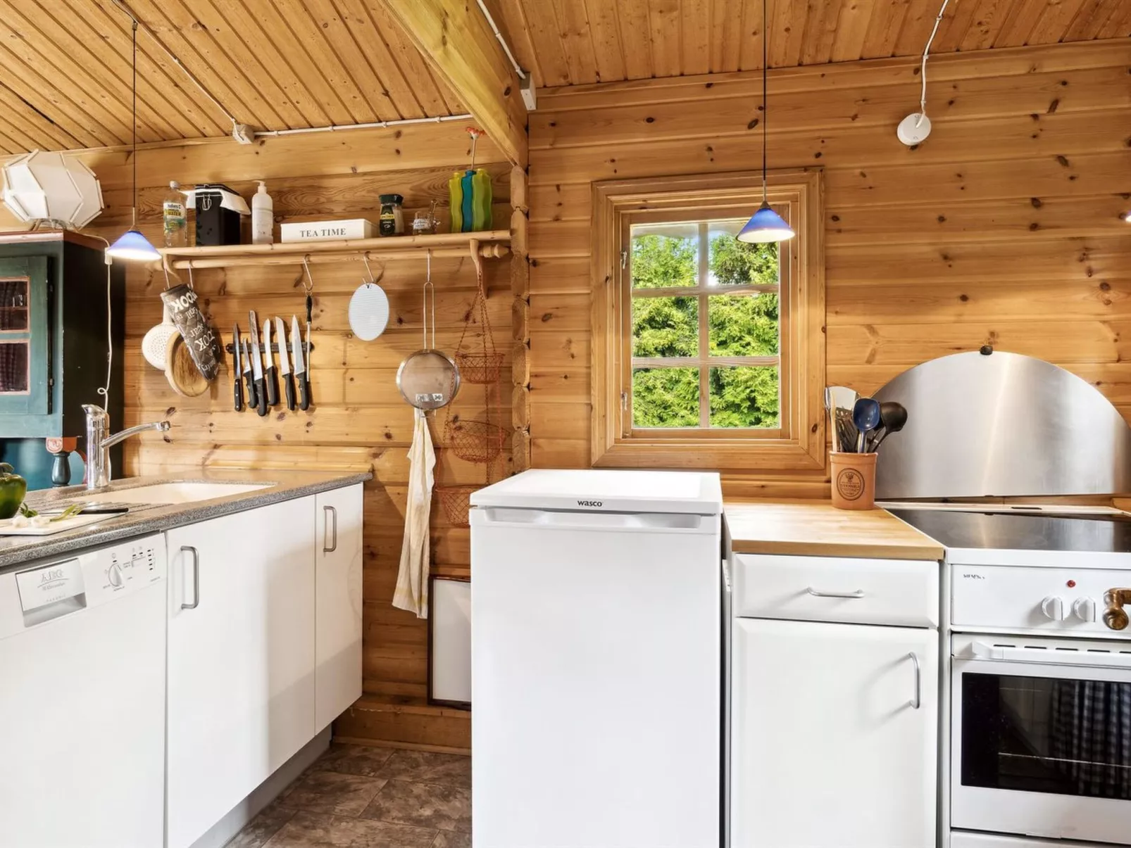 "Tuukka" - 150m from the sea-Drinnen