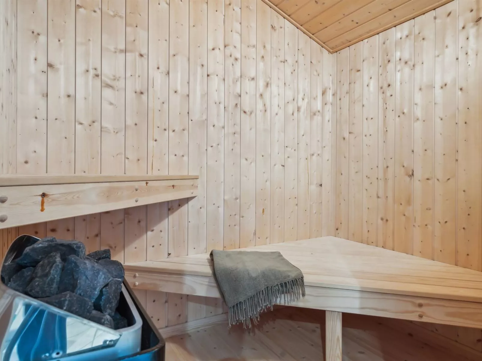 "Ros" - 350m from the sea-Inside