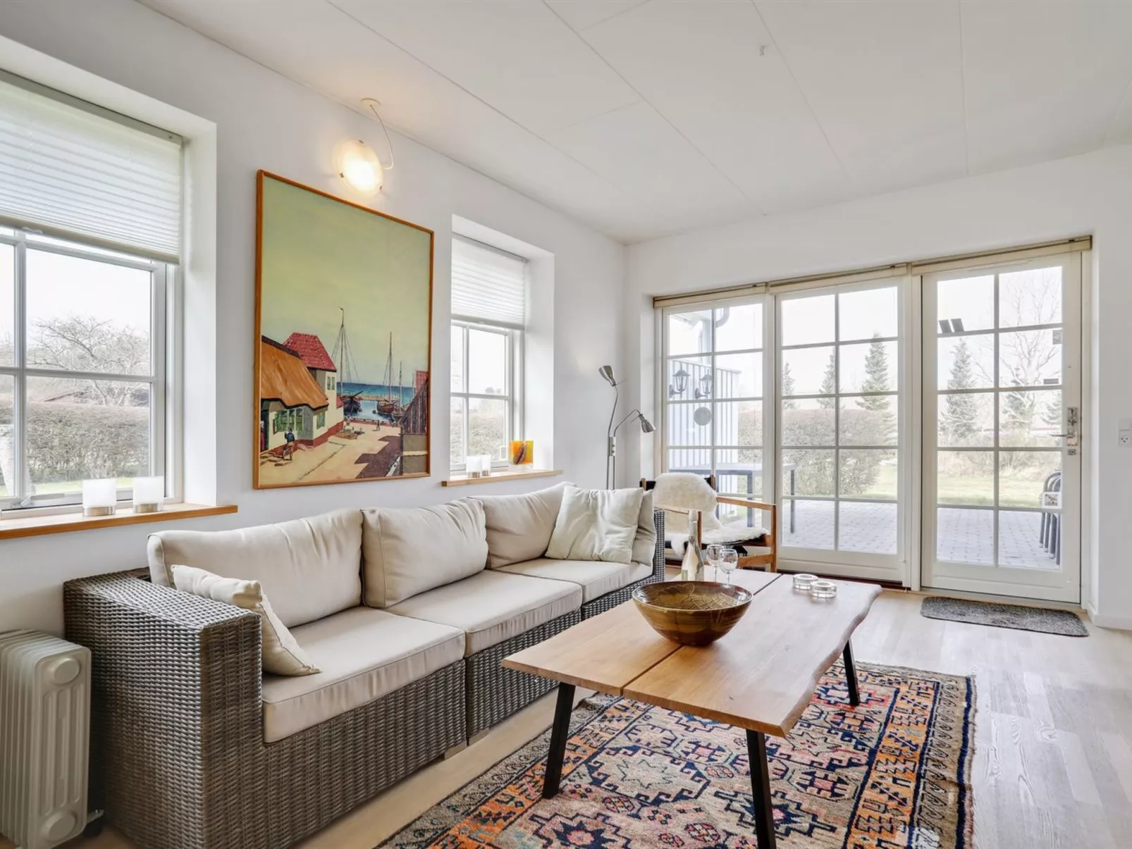 "Hunter" - 400m from the sea-Drinnen