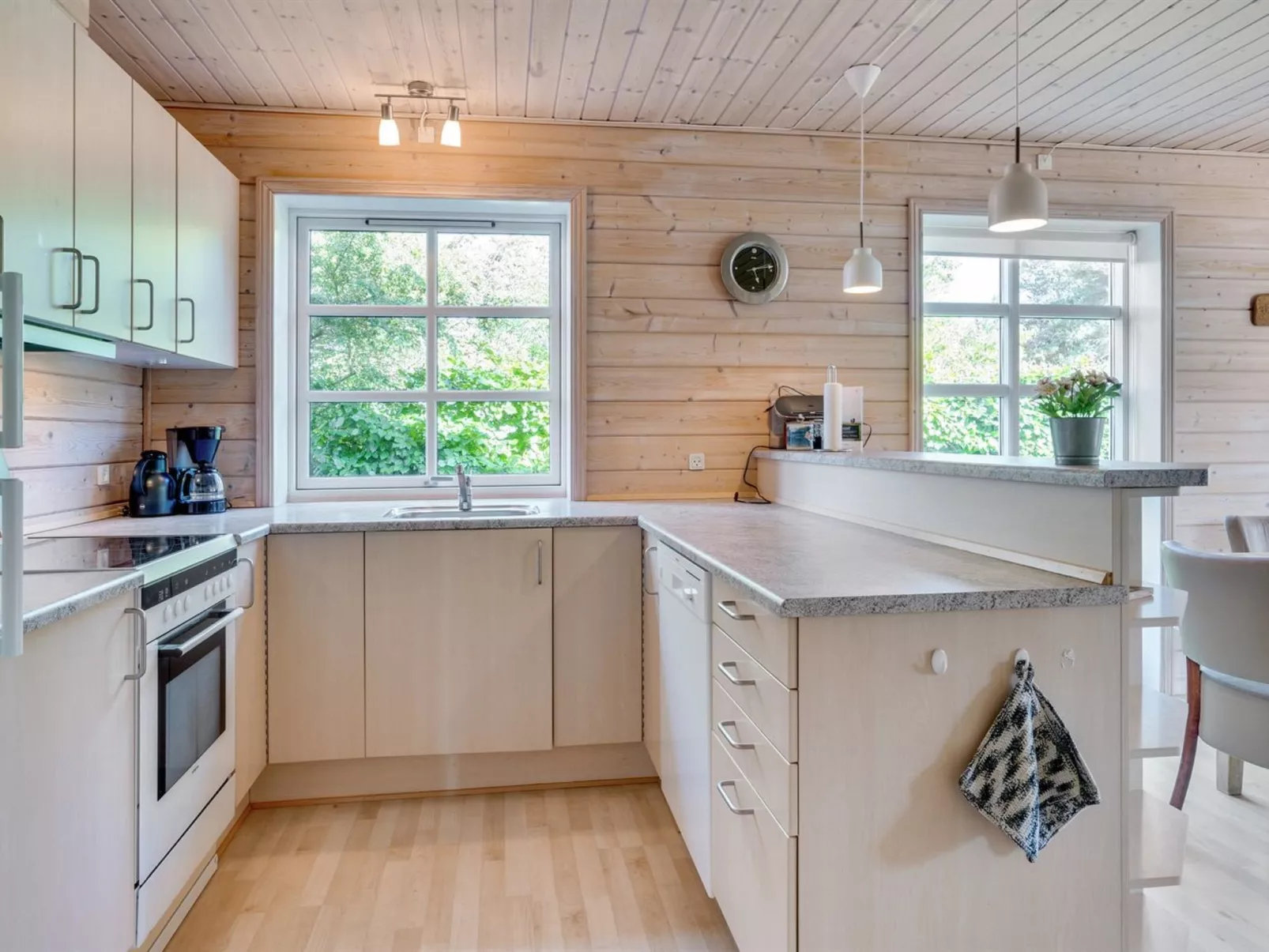 "Brigitta" - 1.5km from the sea-Inside