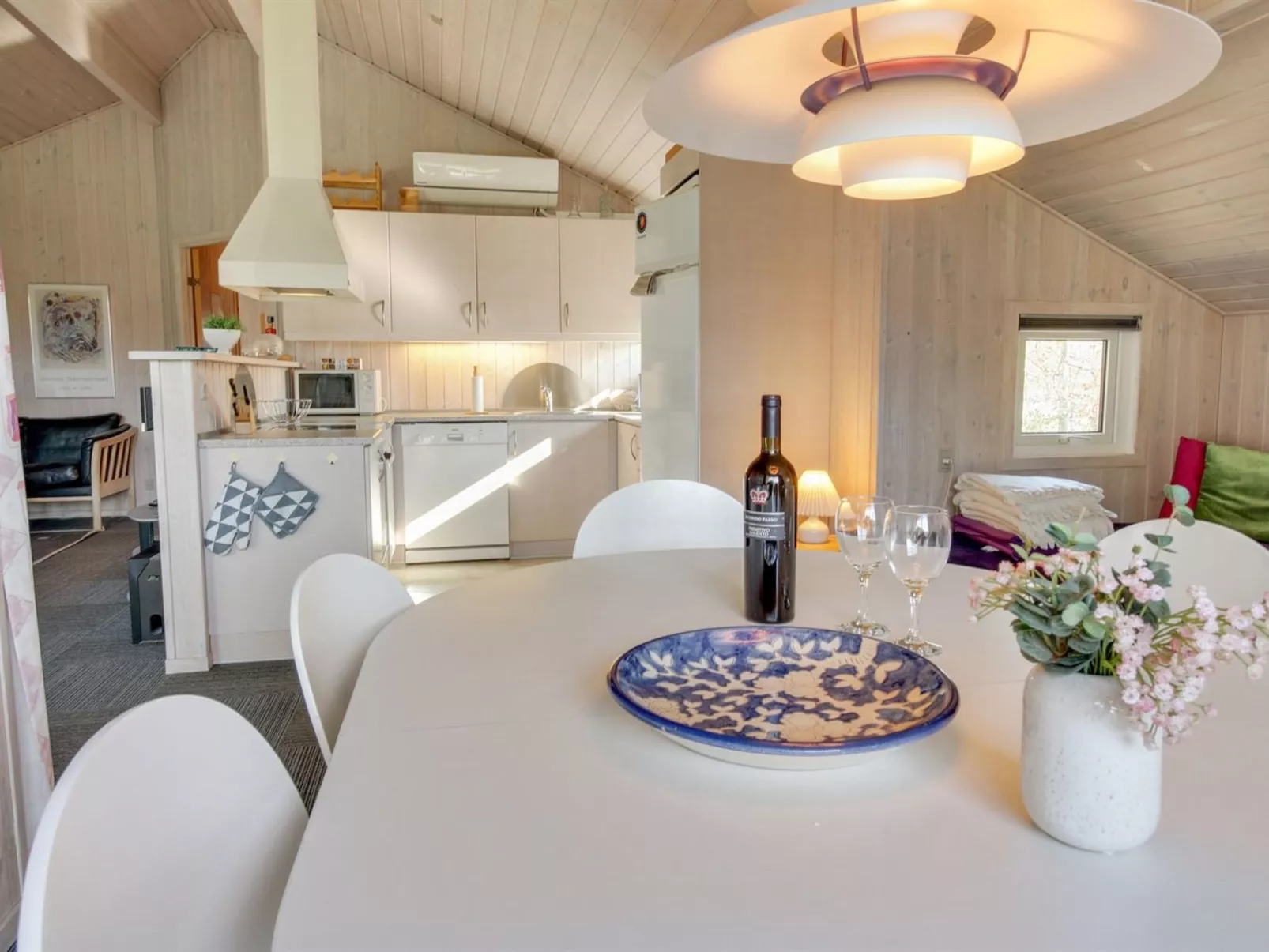 "Kody" - 350m to the fjord-Inside