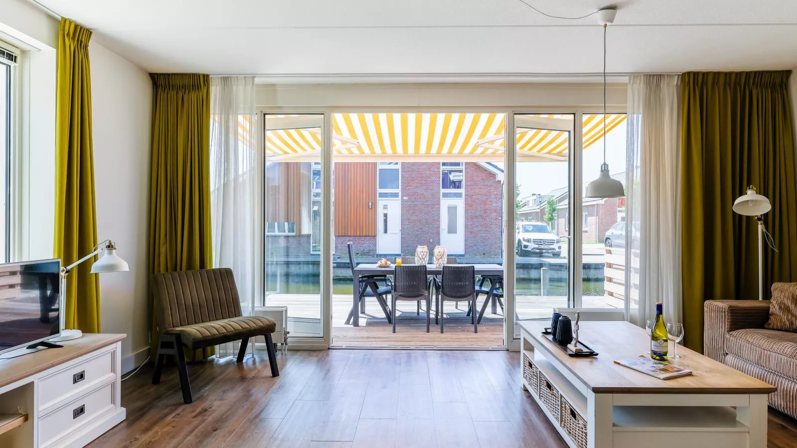 Assum II-Living room