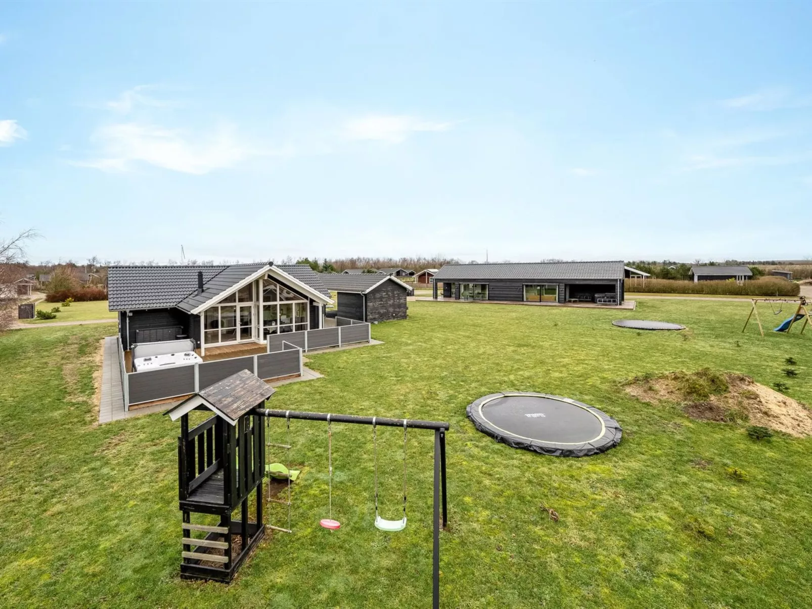 "Gertrude" - 1.1km to the fjord-Outside