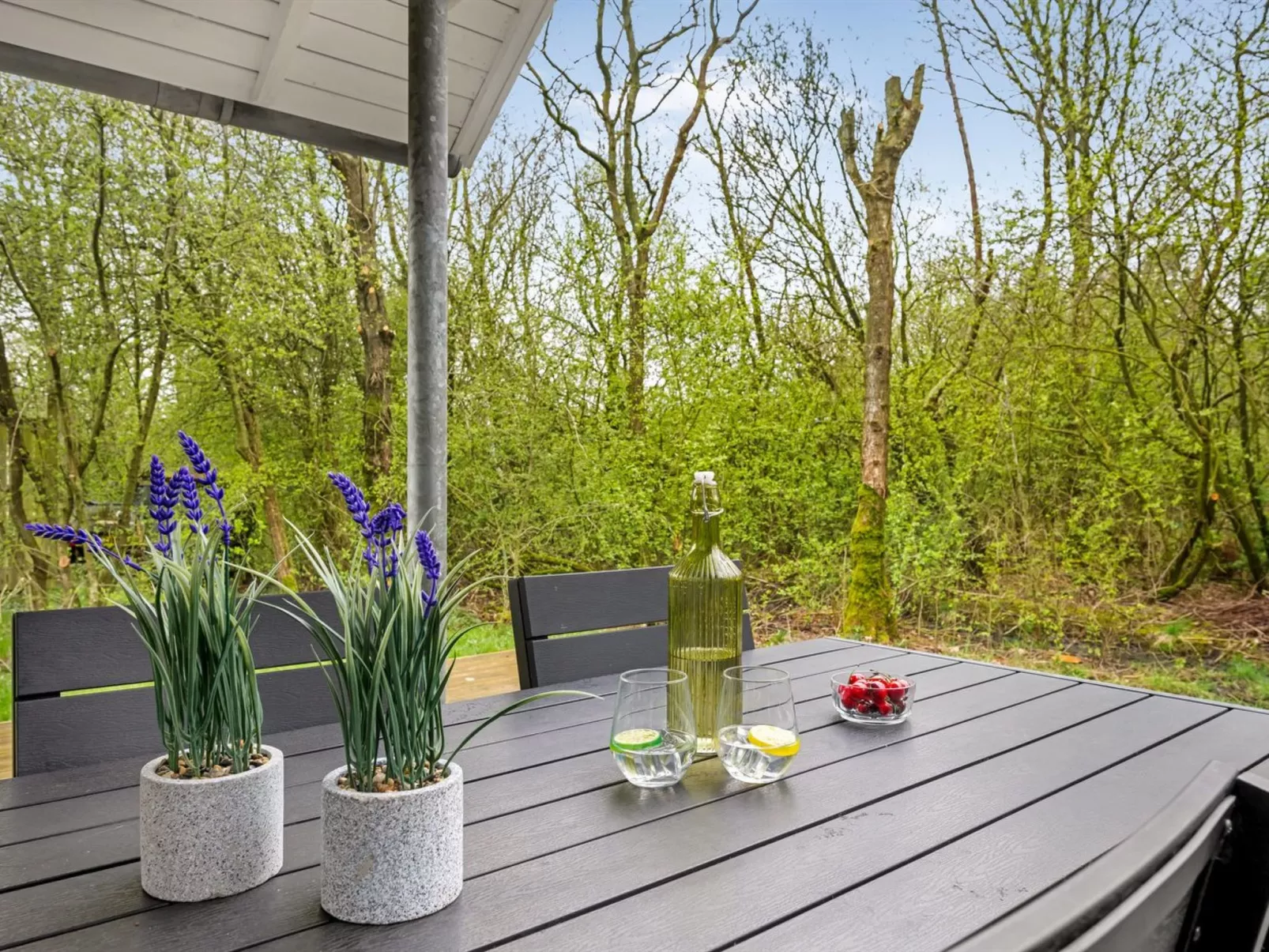 "Ketilbiorn" - 1.2km to the fjord-Outside