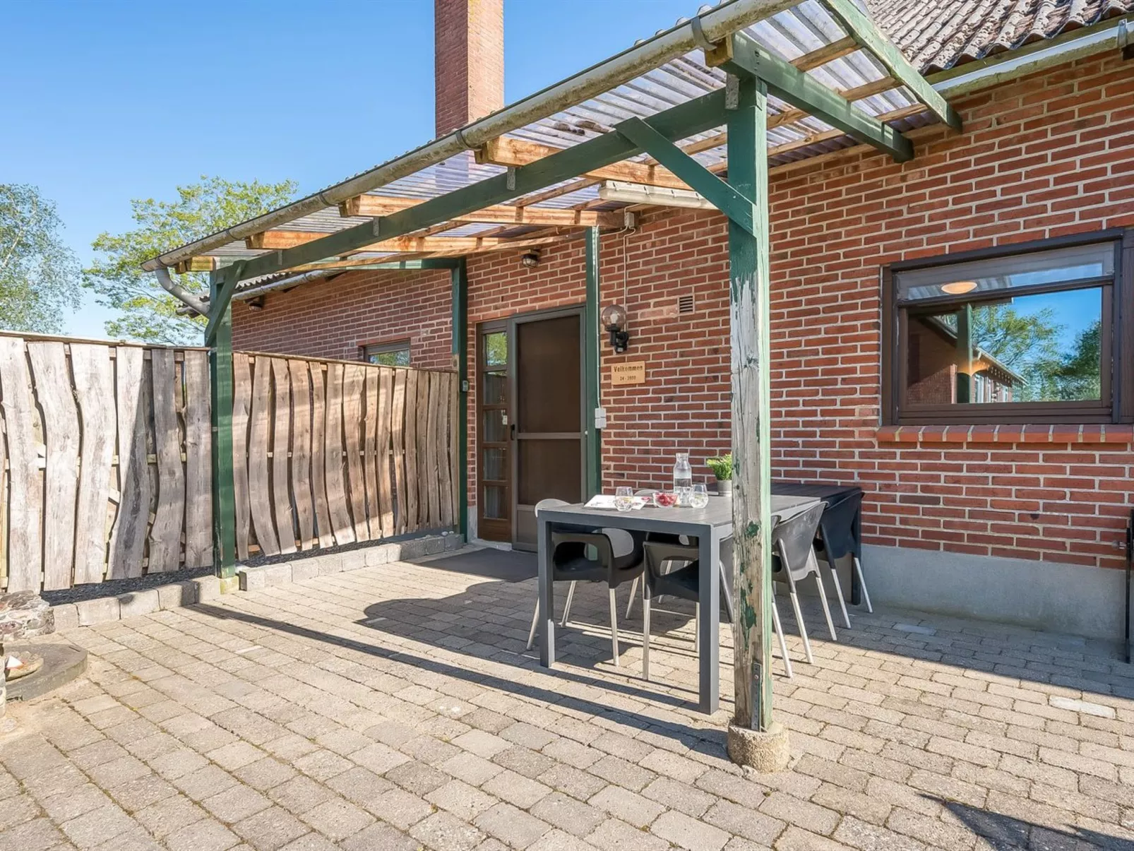 "Evina" - 17km to the fjord-Outside