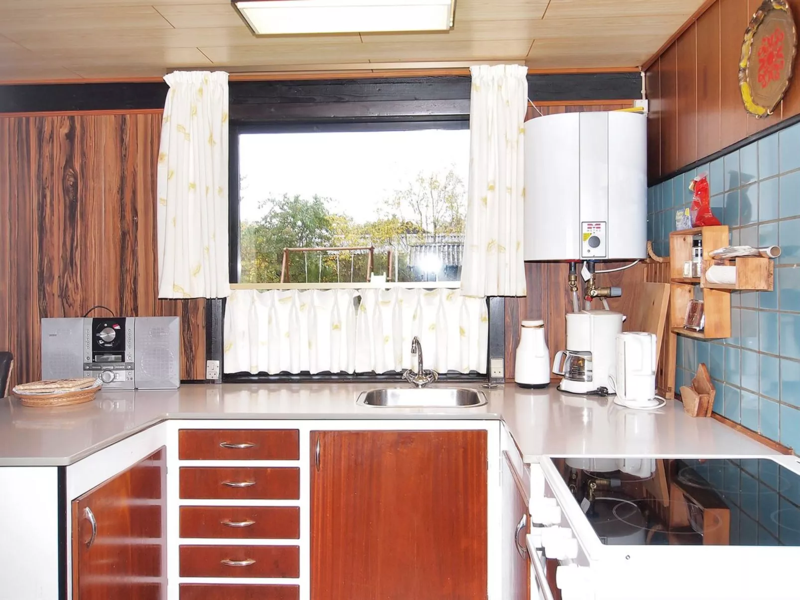 "Enisa" - 300m to the fjord-Drinnen