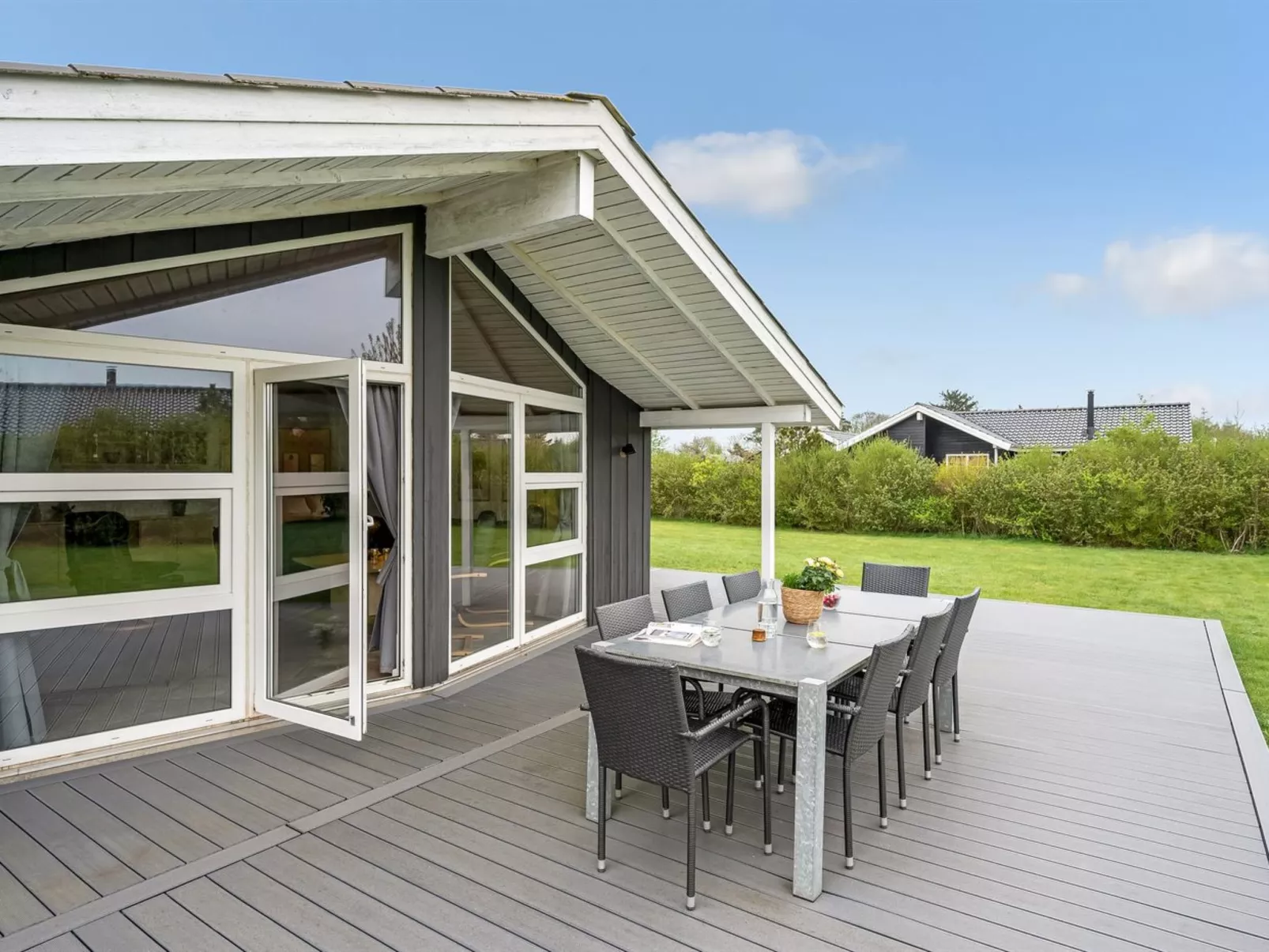 "Ingbritt" - 700m to the fjord-Draußen