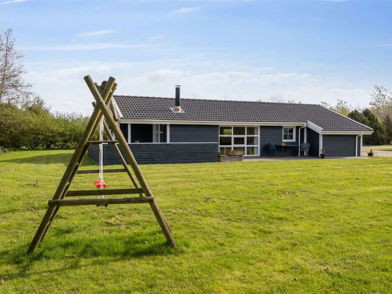 "Tinka" - 1.2km to the fjord-Outside