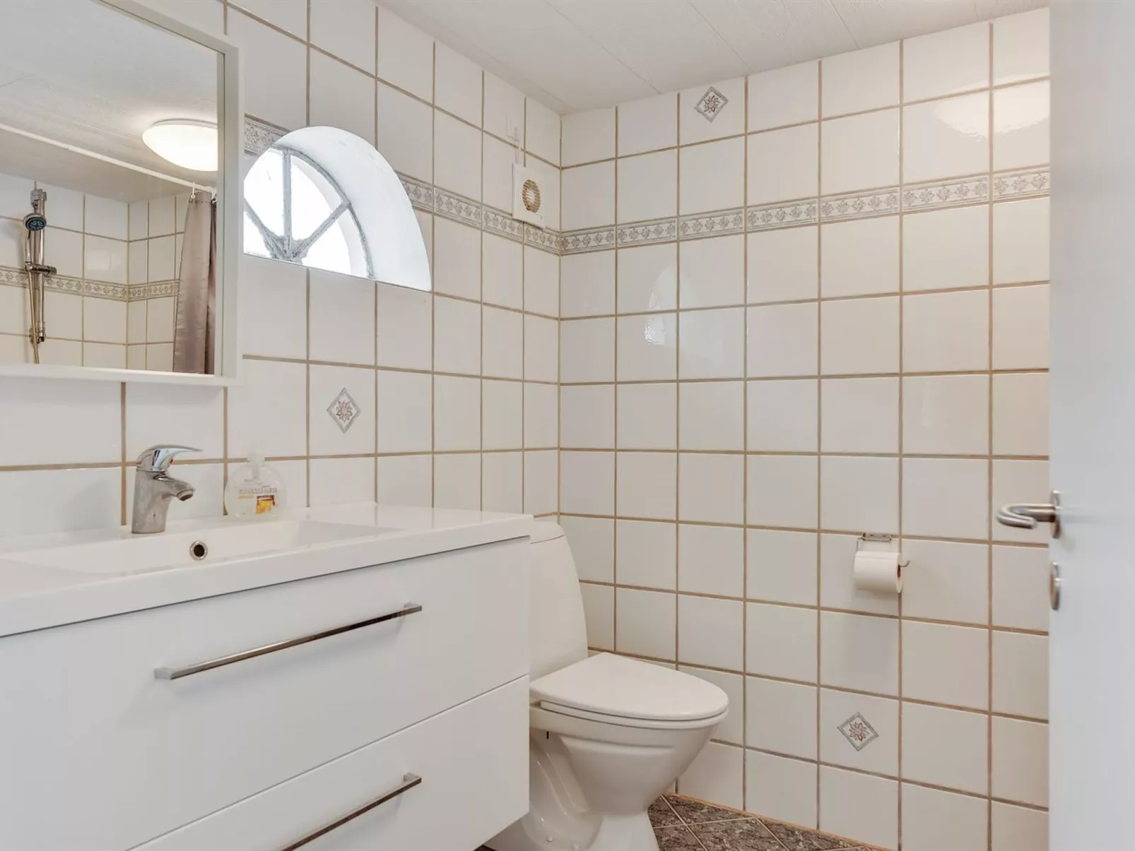 "Alitta" - 27km from the sea-Inside