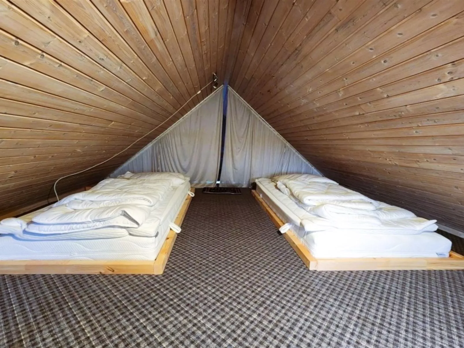 "Earline" - 900m to the fjord-Drinnen