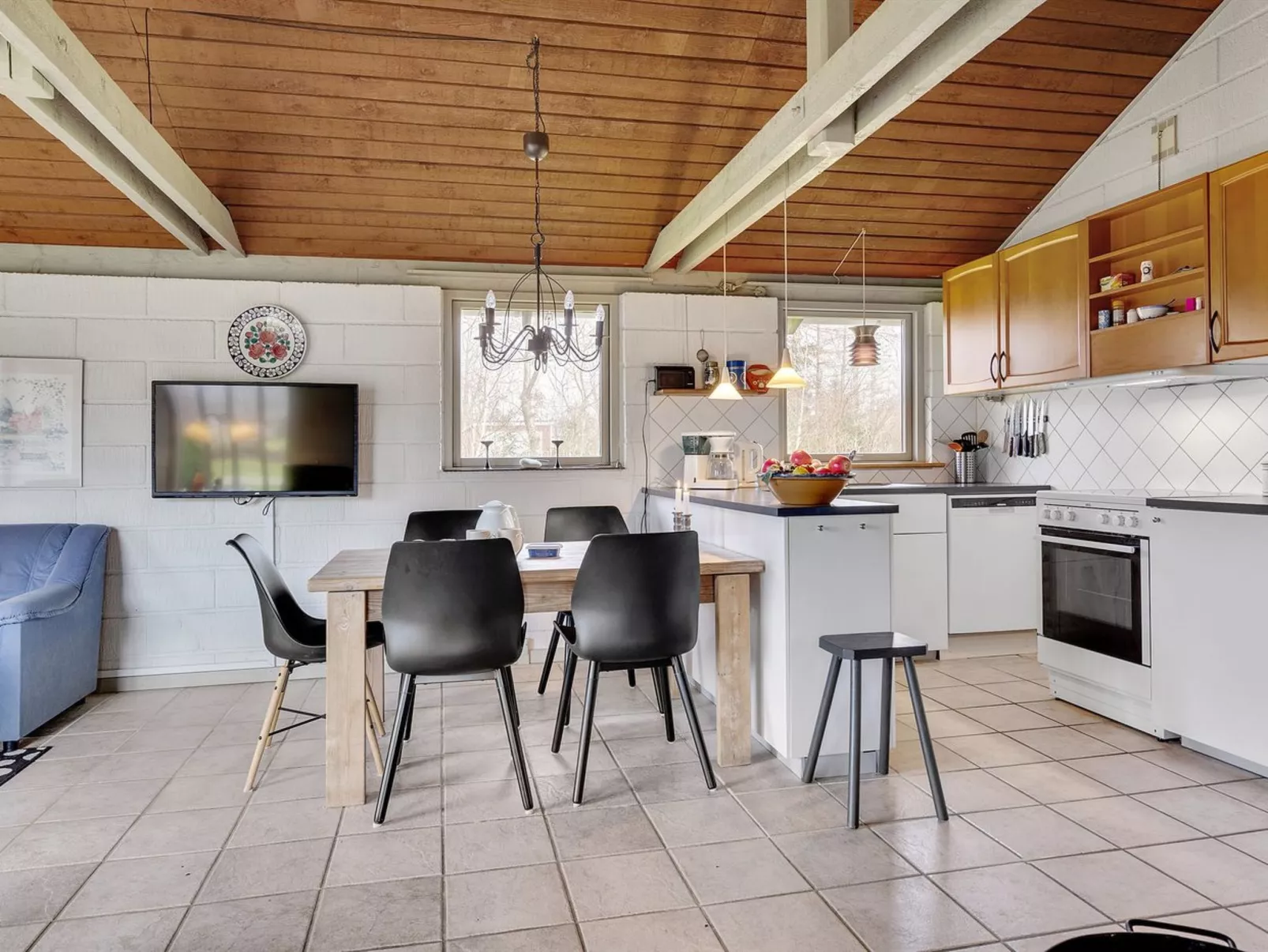 "Raika" - 450m to the fjord-Inside