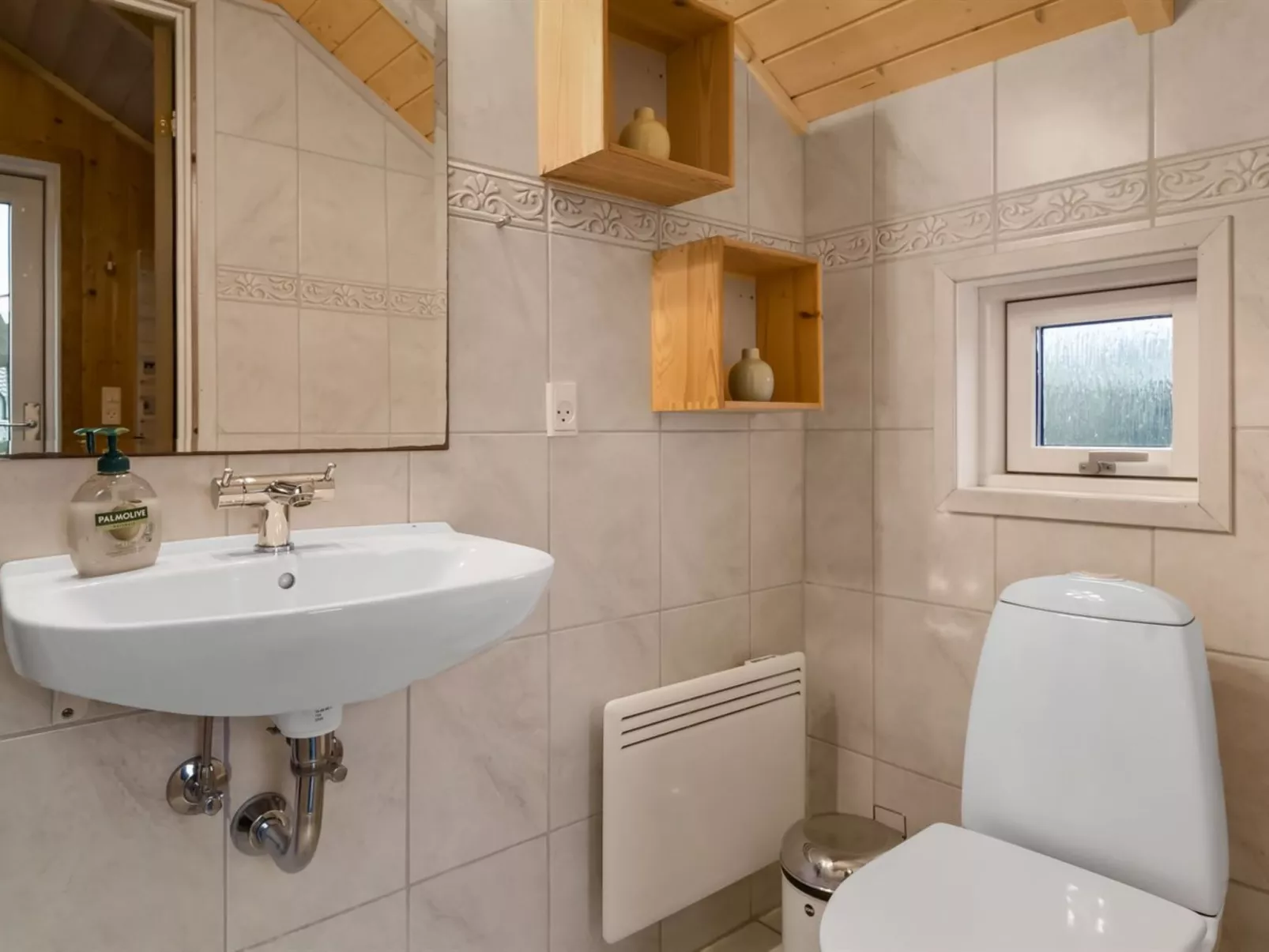 "Thit" - 1.2km to the fjord-Dedans