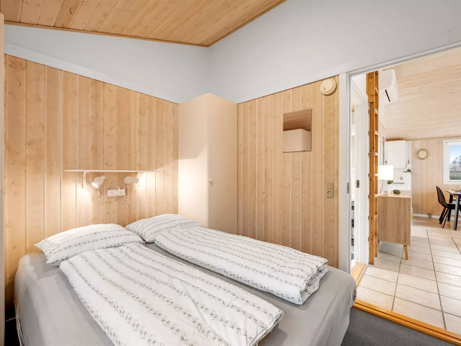 "Marten" - 1.2km to the fjord-Inside