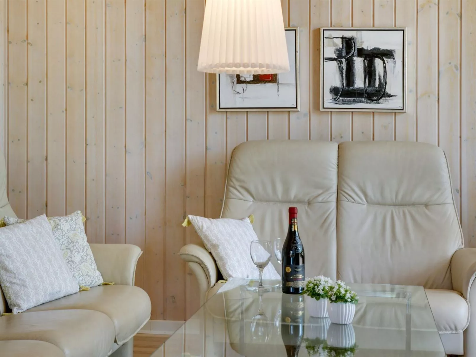 "Ebbi" - 36km from the sea-Inside