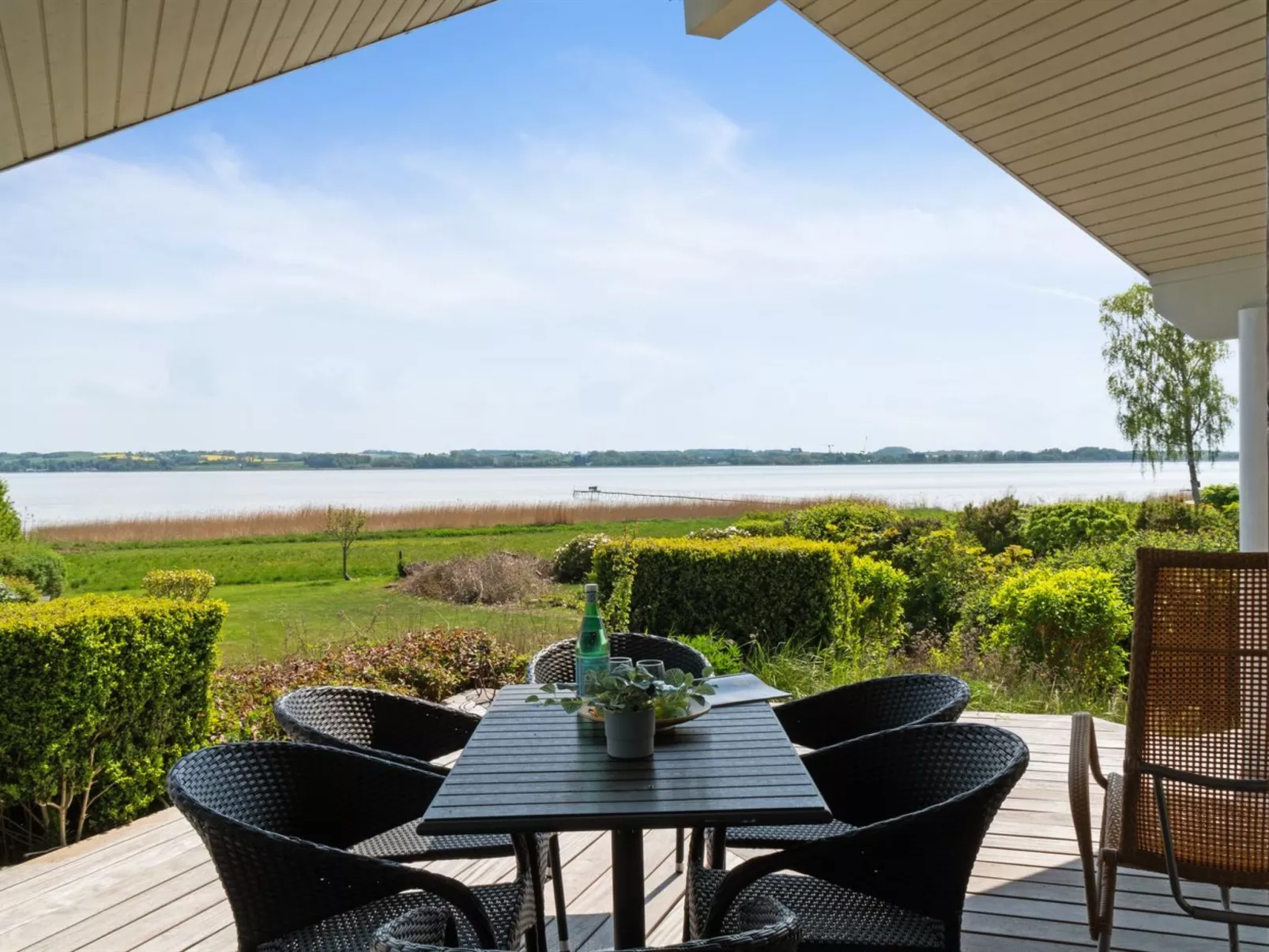 "Brunman" - 10m to the fjord-Outside