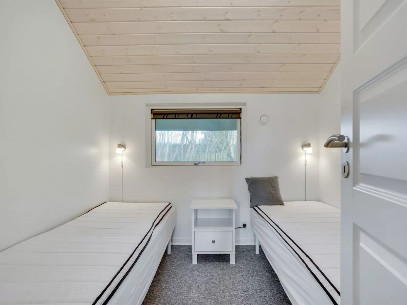 "Ingward" - 300m to the fjord-Dedans