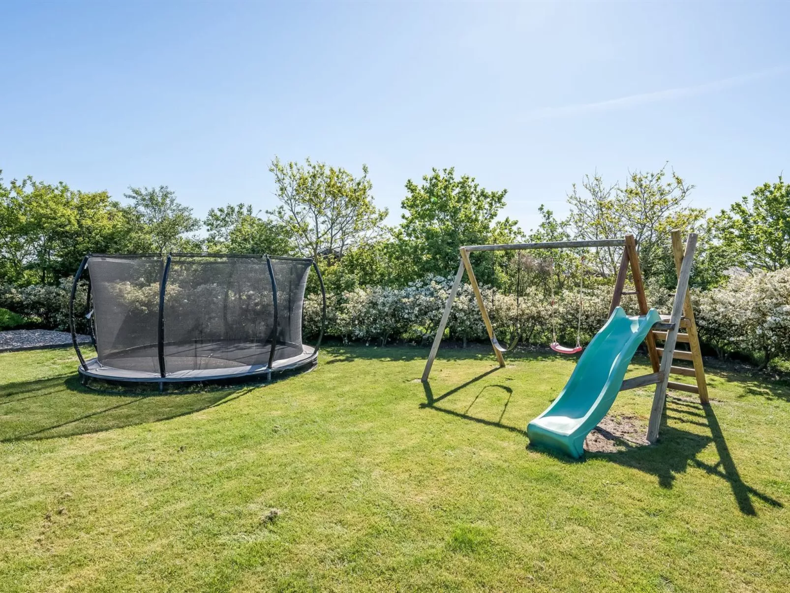 "Hedevig" - 800m to the fjord-Outside