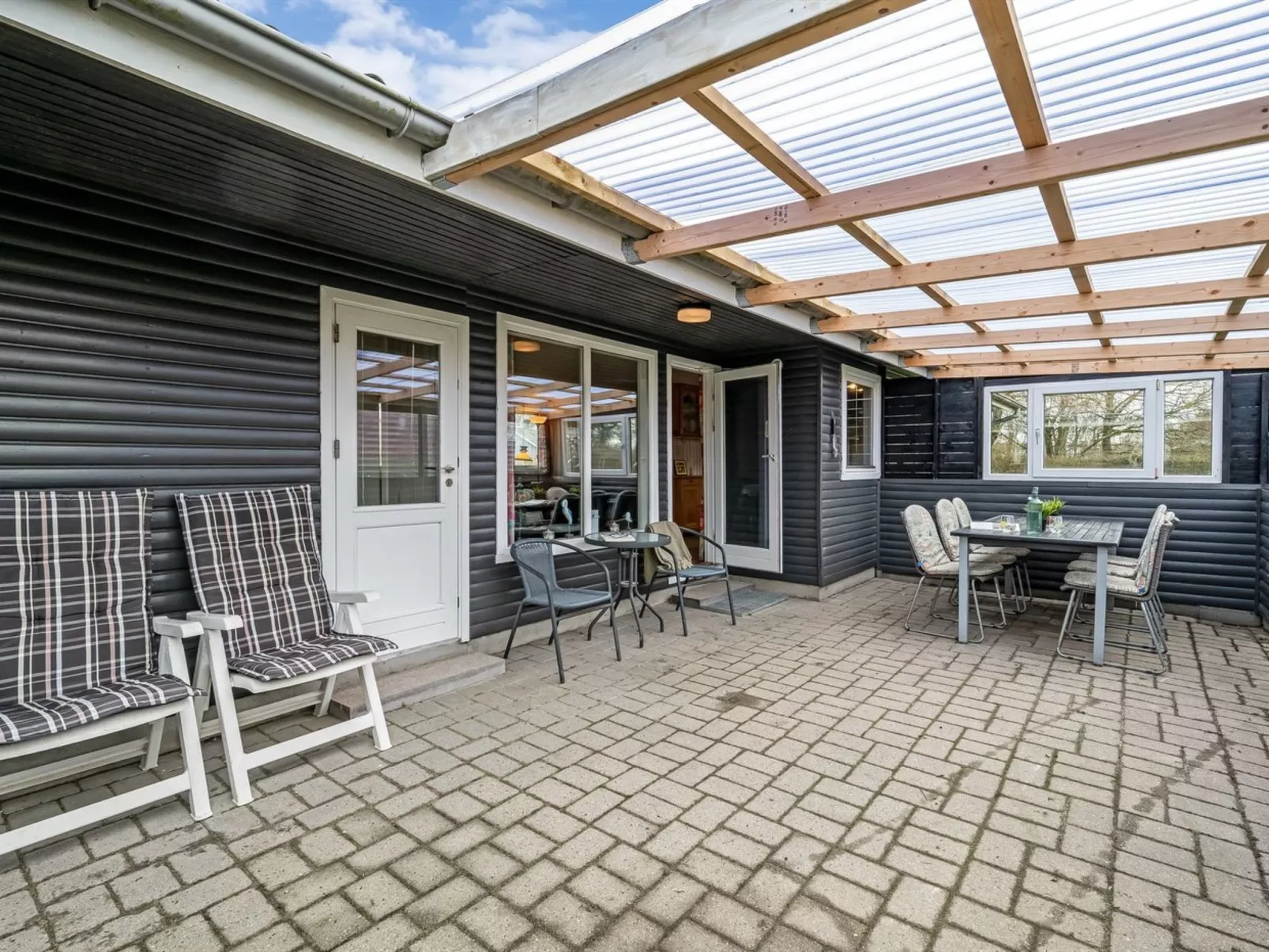 "Hoghni" - 850m to the fjord-Outside