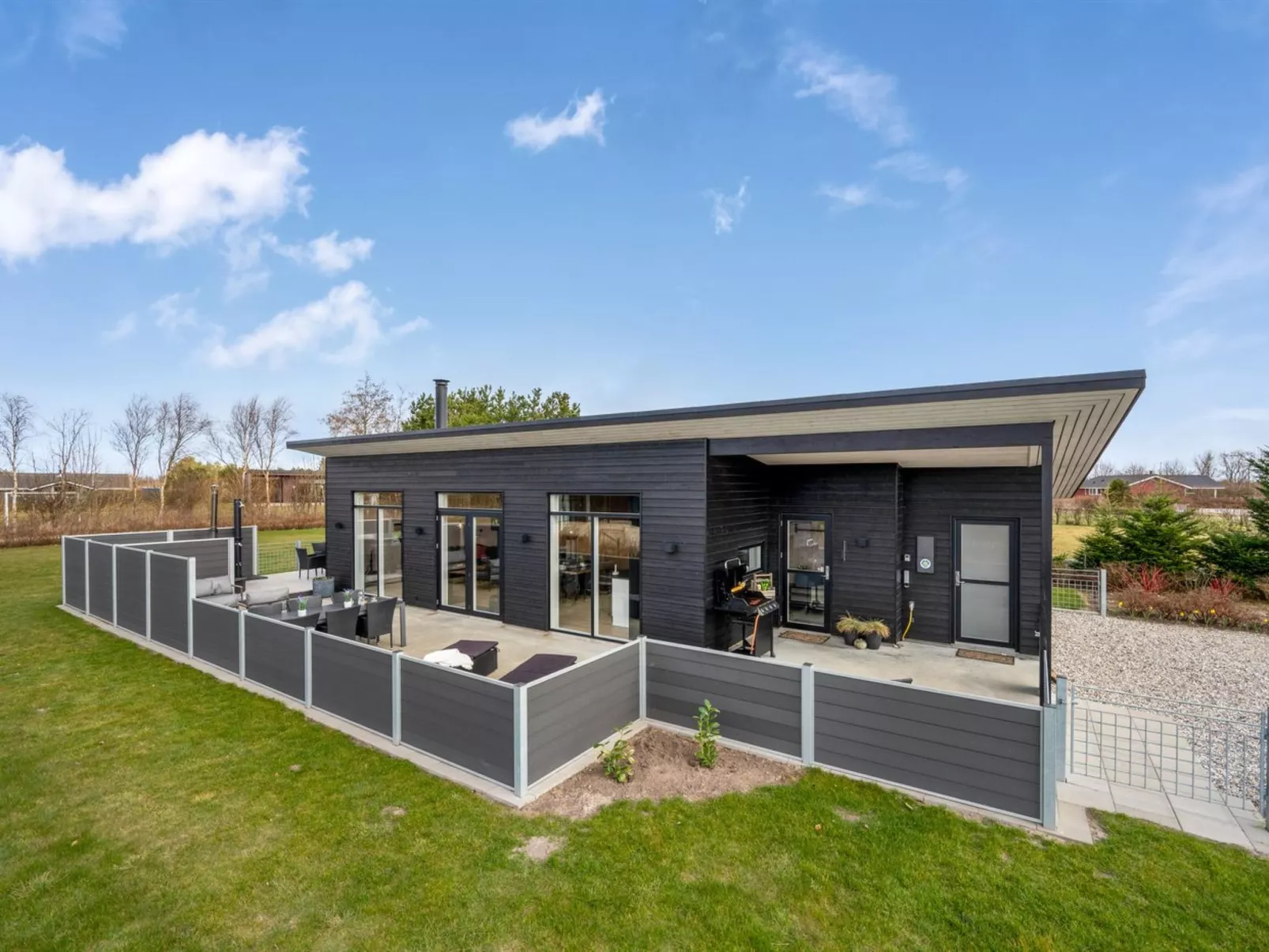 "Gela" - 1.3km to the fjord-Draußen