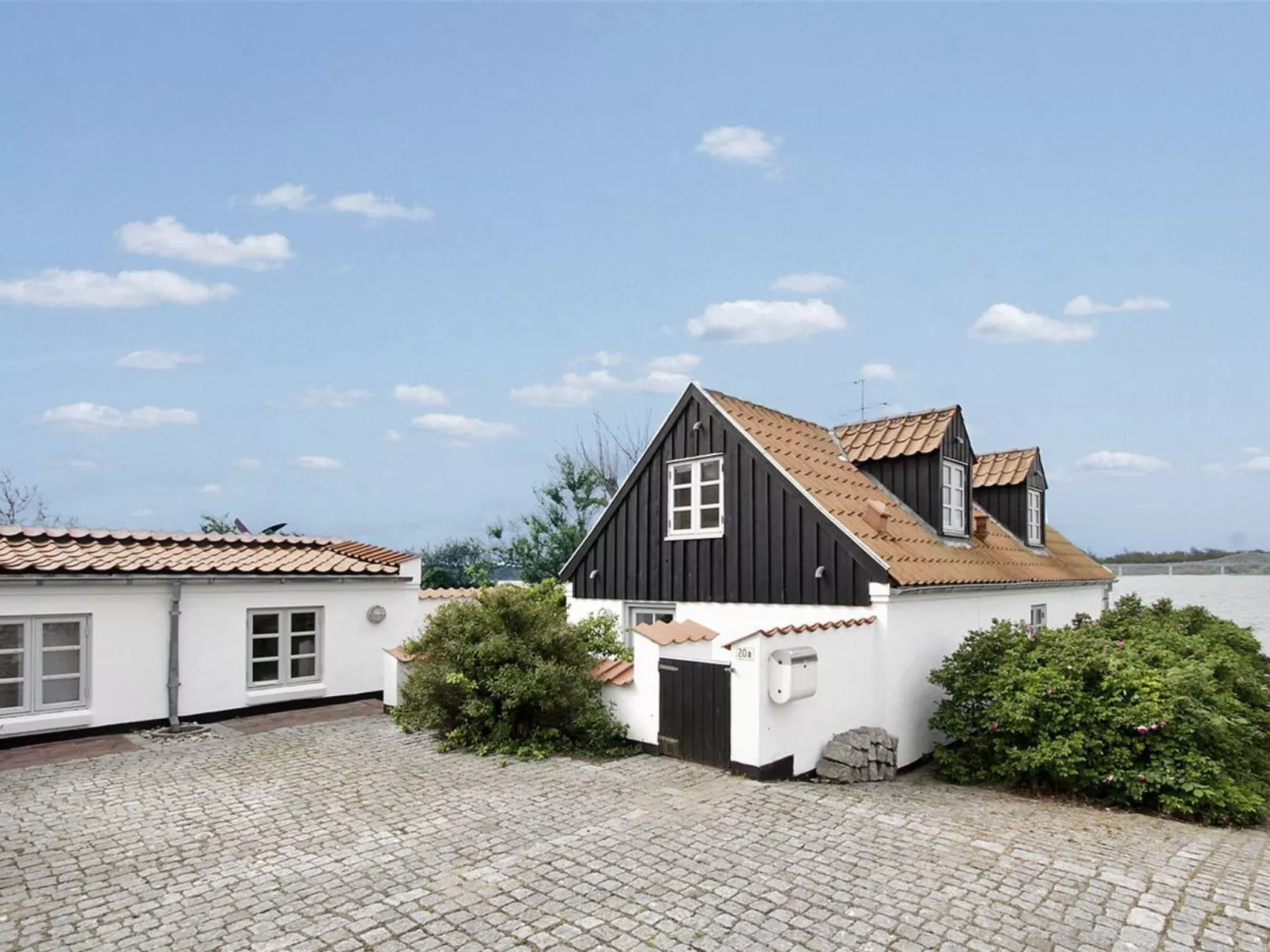 "Pauliina" - 10m to the fjord-Draußen