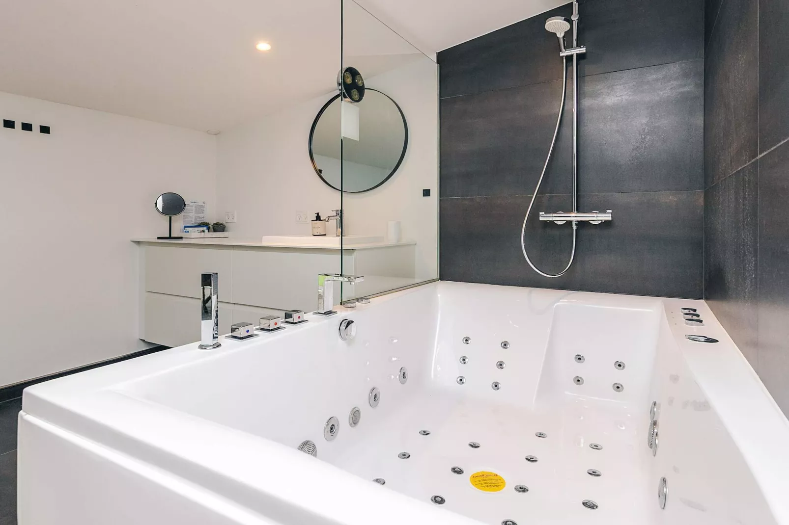 Renovierter Ruckzug in Marielyst -- By Traum Ferienwohnungen-Wellnessbereich