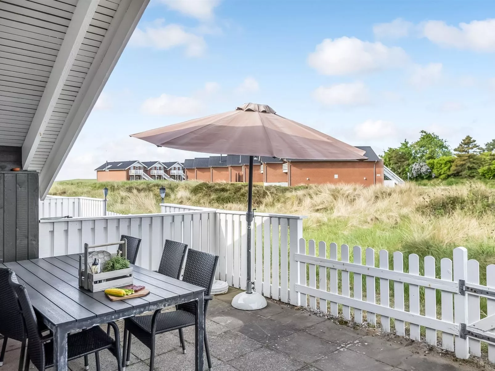 "Rohan" - 2.2km from the sea-Outside