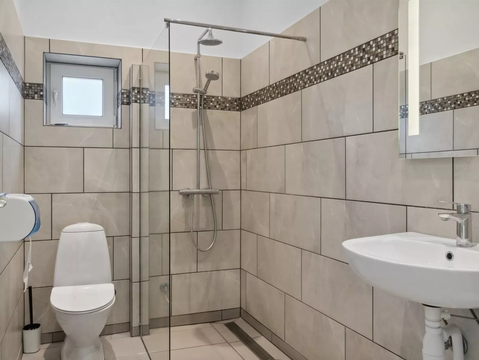 "Bjarka" - 700m from the sea-Dedans