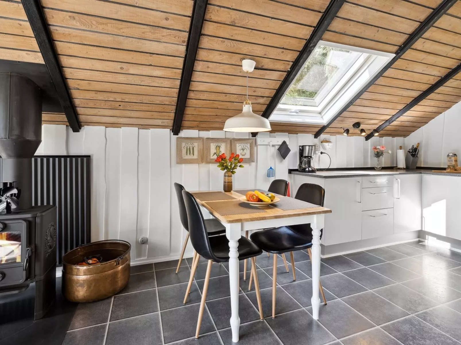 "Anselma" - 30km from the sea-Drinnen