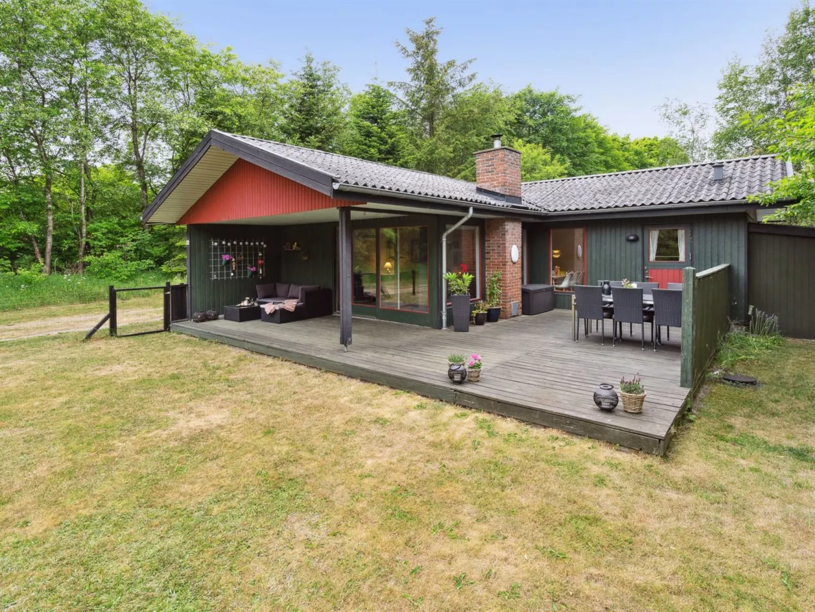 "Nyalle" - 30km from the sea-Outside