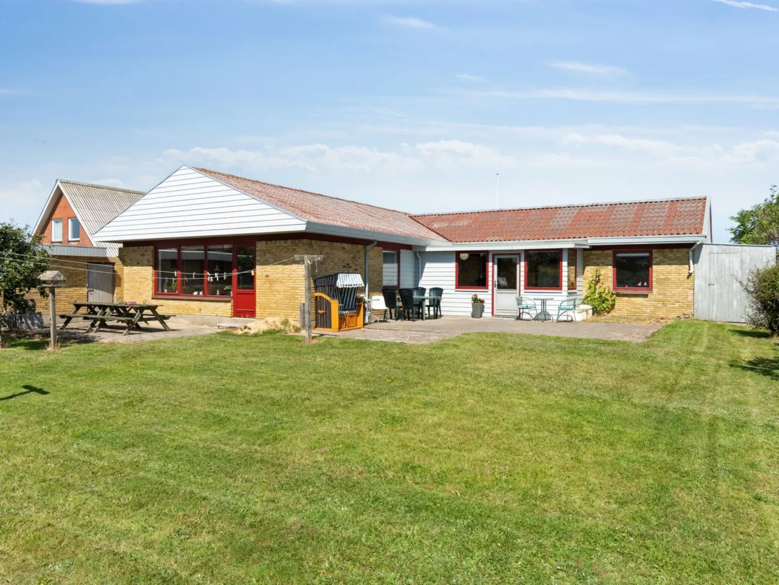 "Ingward" - 750m from the sea-Outside