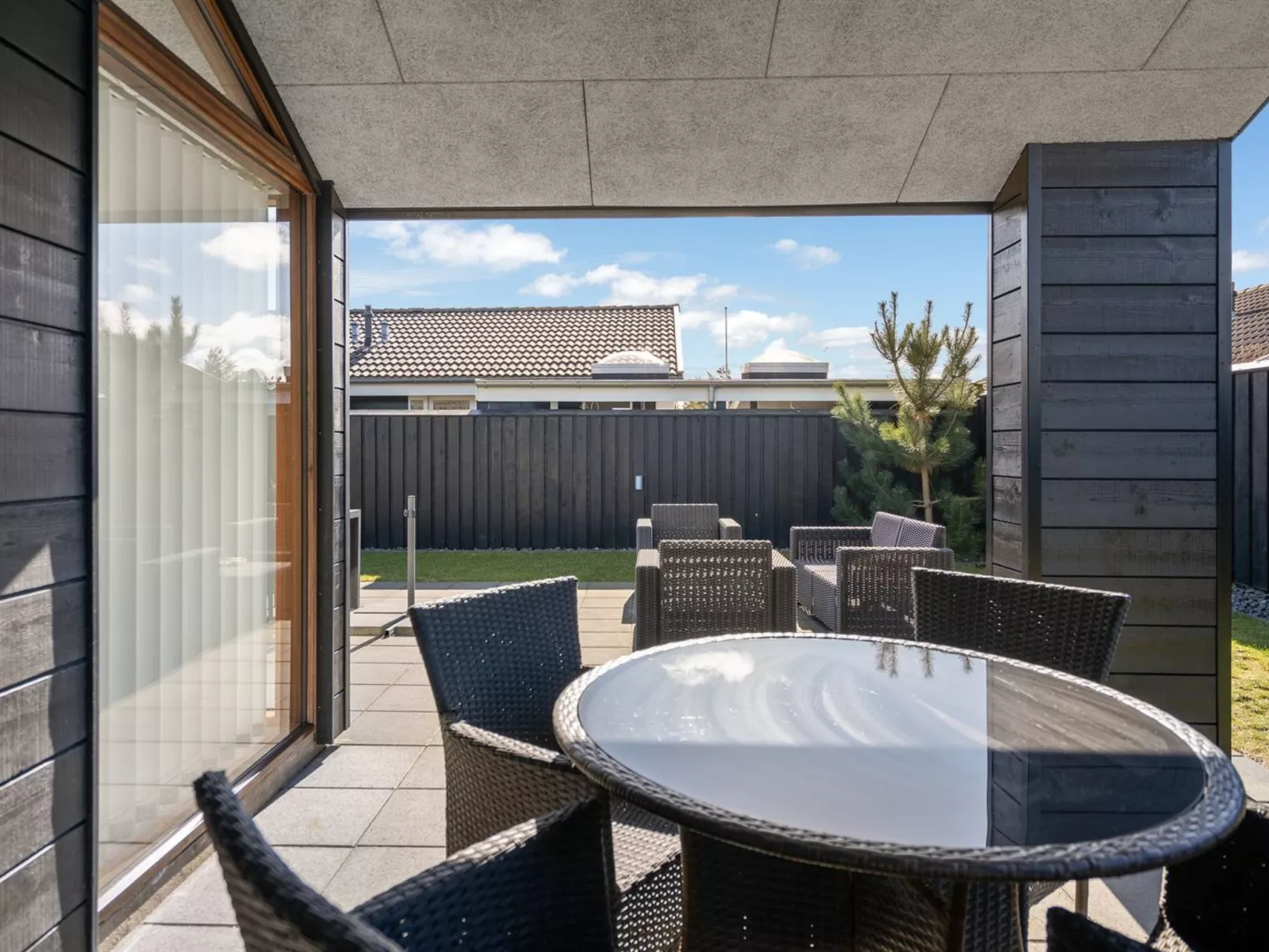 "Aaran" - 700m from the sea-Outside