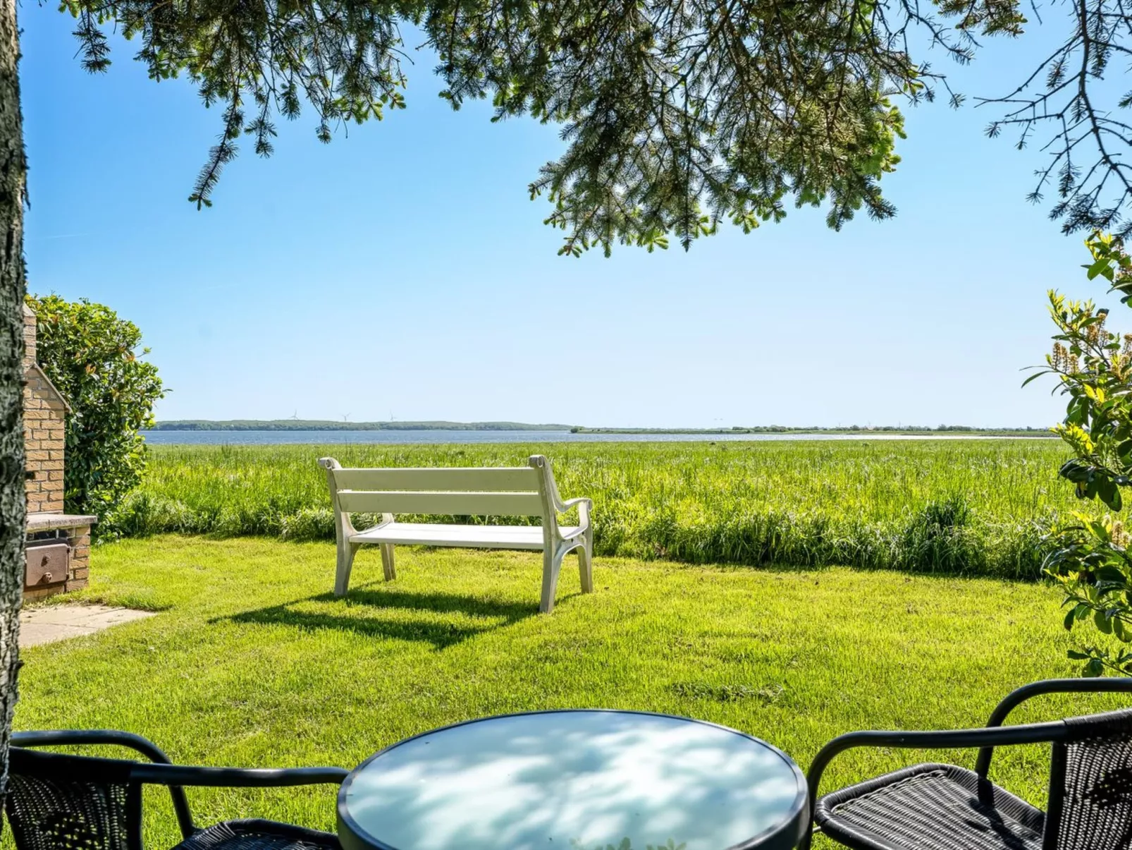 "Maleen" - 150m to the fjord-Outside