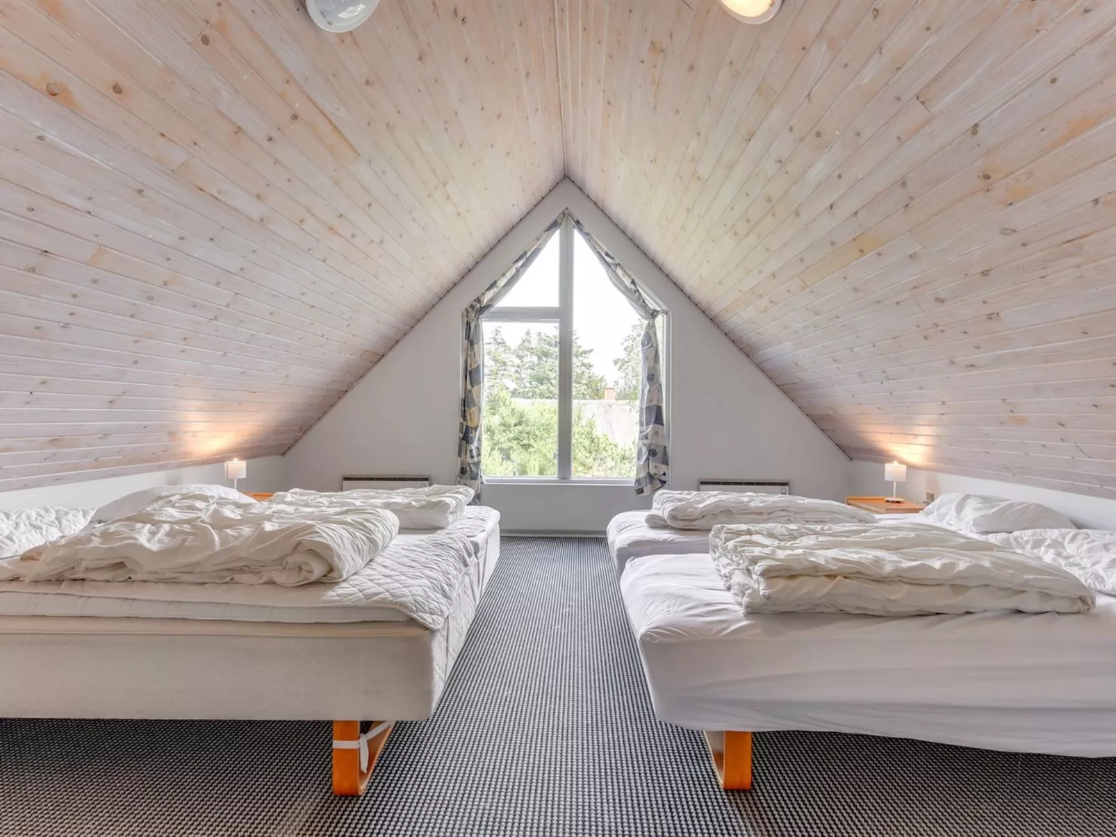 "Tabithe" - 2.2km from the sea-Inside